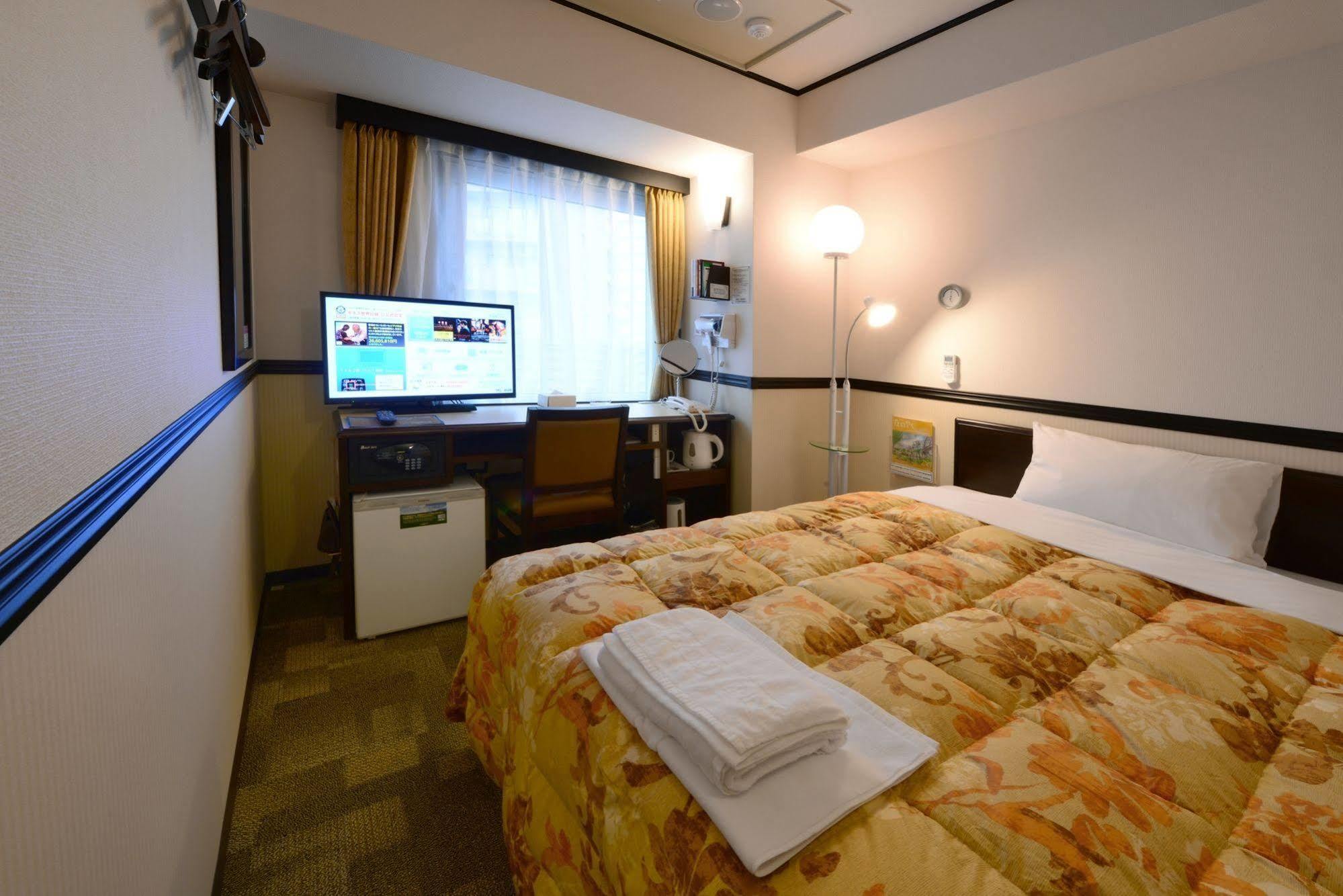 Hotel Toyoko Eki Nishi Guchi No 1